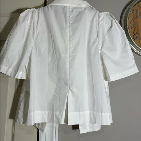 Chic White Button-Up Blouse - Picture 7 of 7